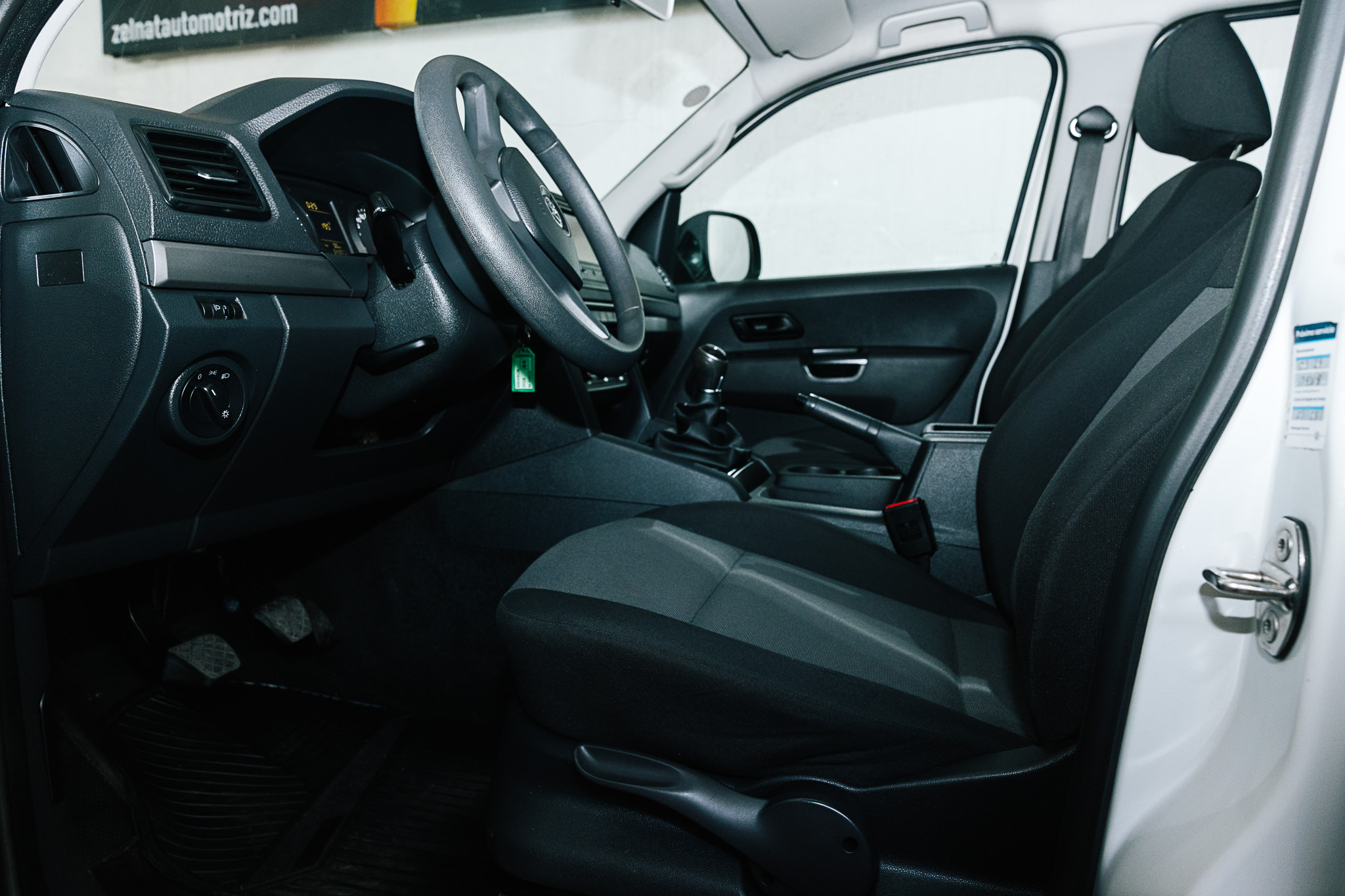 VW AMAROK TRENDLINE DIESEL 4X2 V4 2018 BONO DE $ 30,000