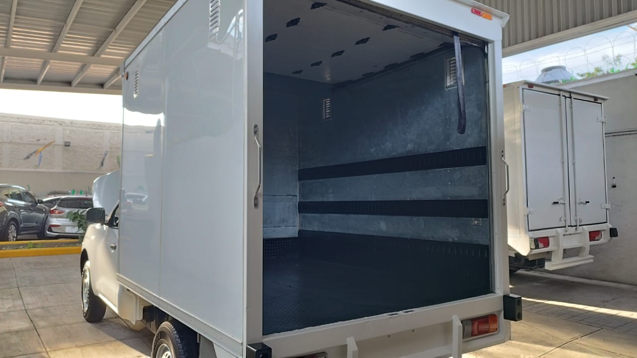 NISSAN NP-300 CHASIS CABINA CON CAJA SECA 2021