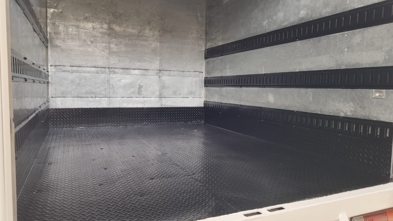 NISSAN NP-300 CHASIS CABINA CON CAJA SECA 2021