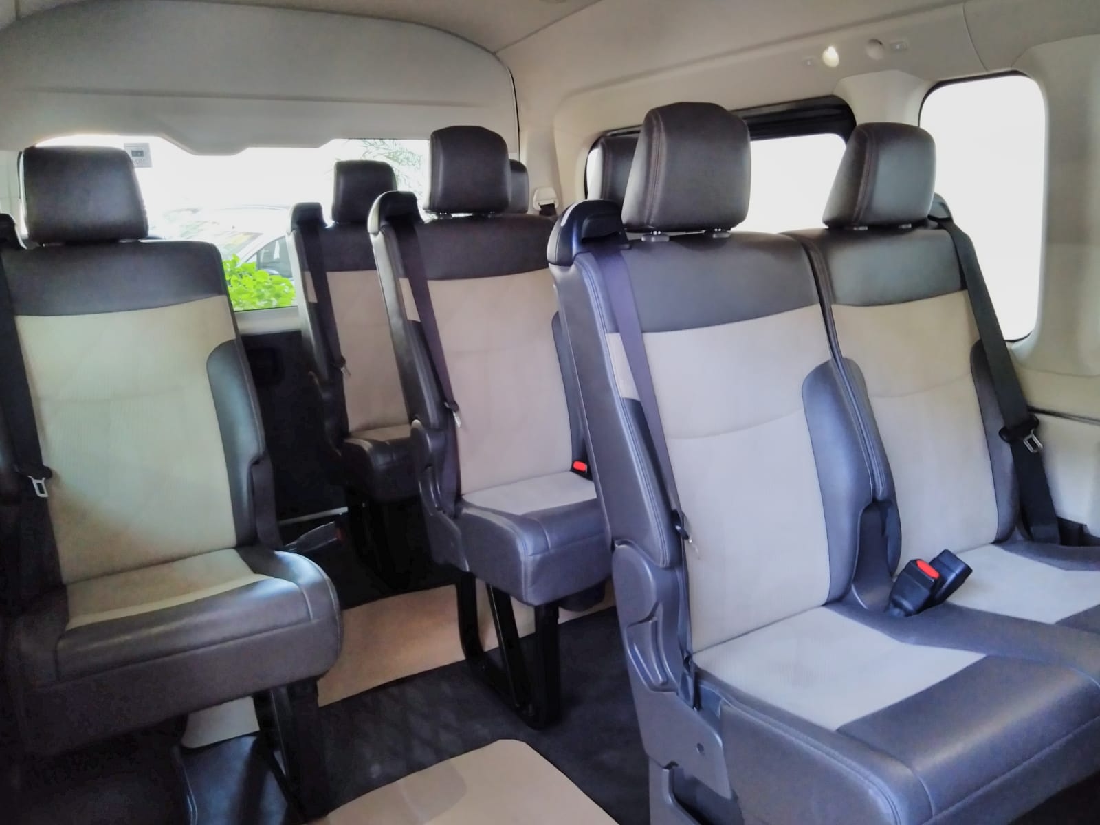 TOYOTA HIACE GL 12 PASAJEROS 2024