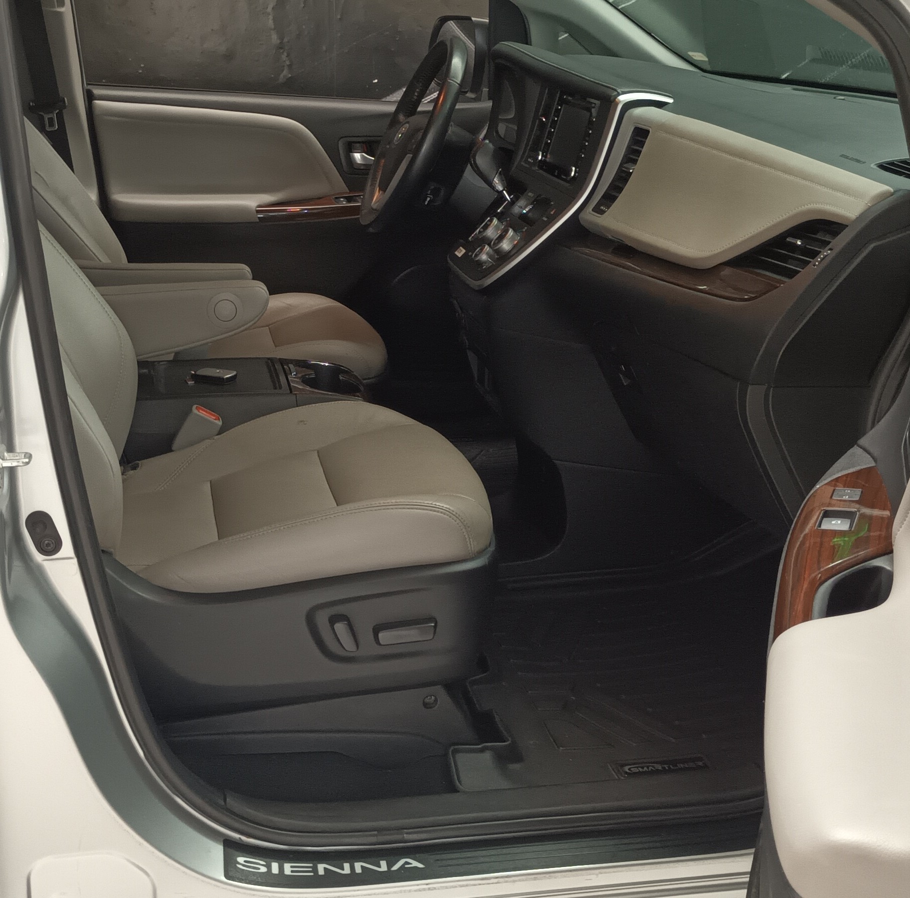 TOYOTA SIENNA LIMITED 2020