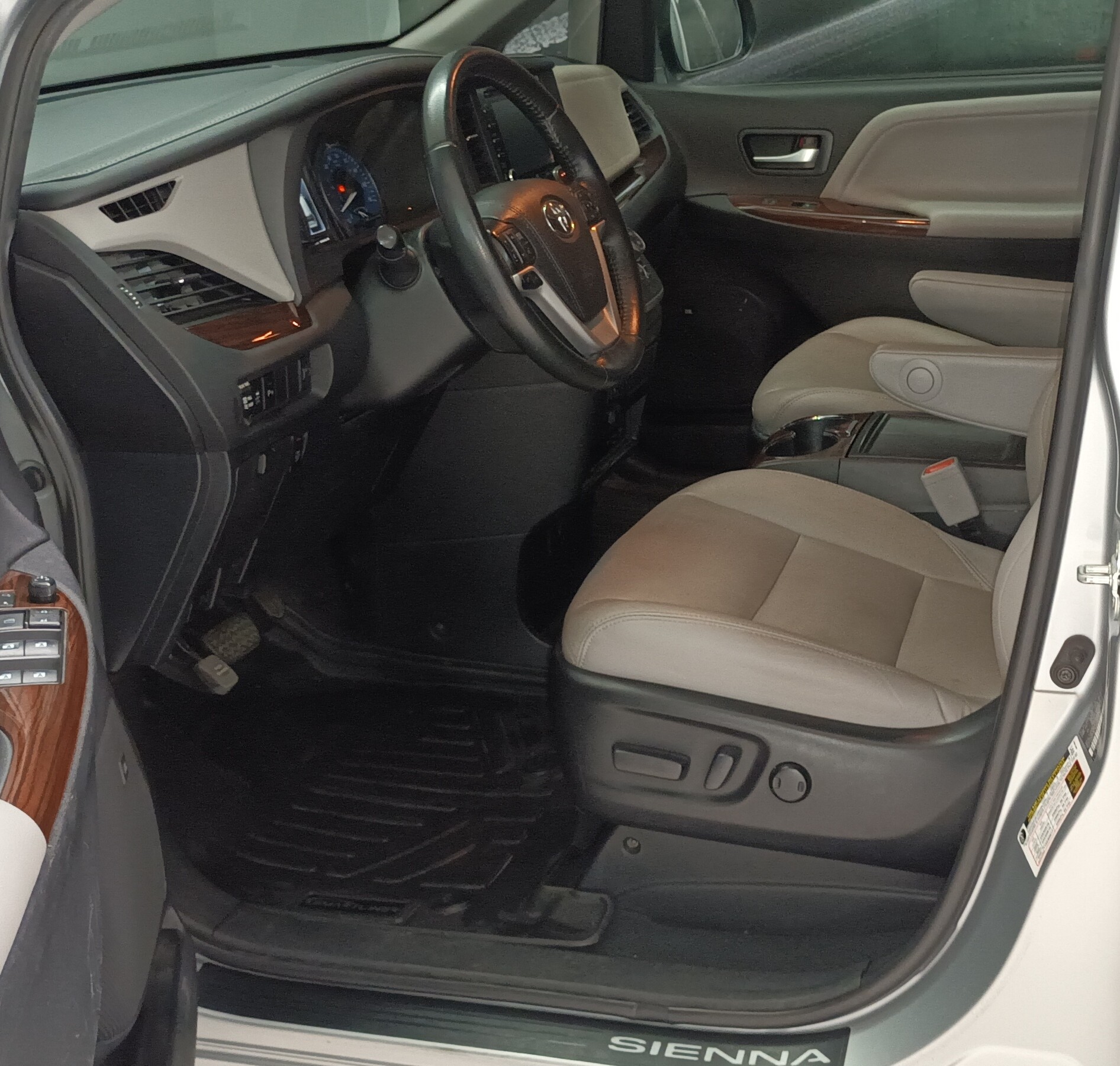 TOYOTA SIENNA LIMITED 2020