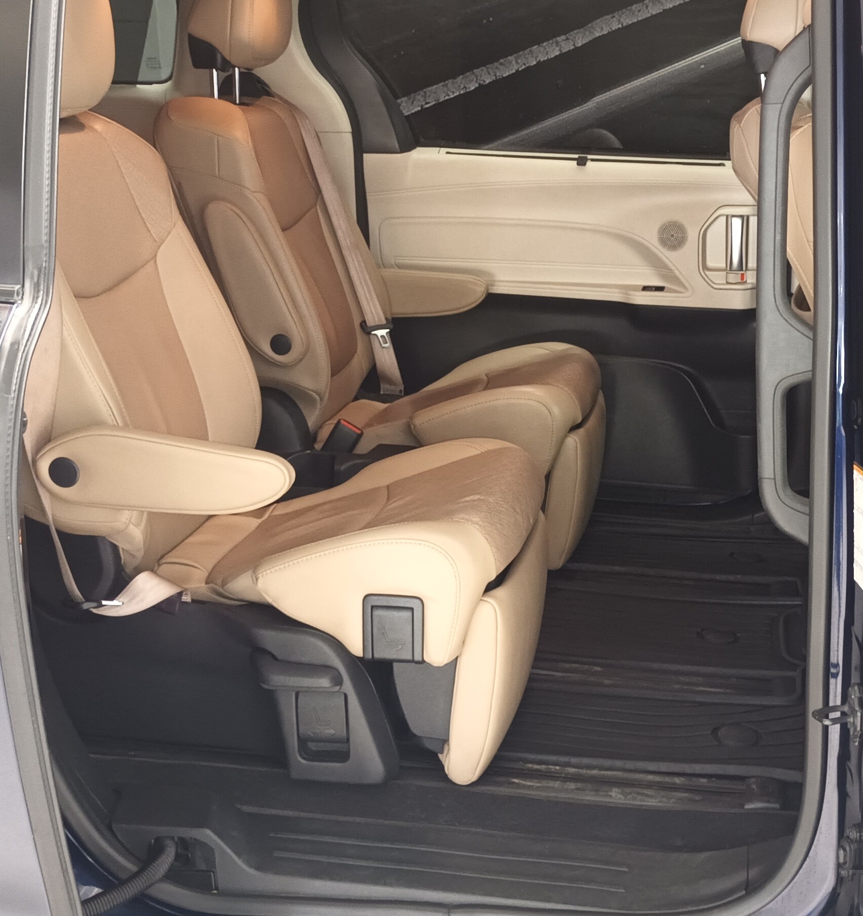 TOYOTA SIENNA LIMITED HEV 2021