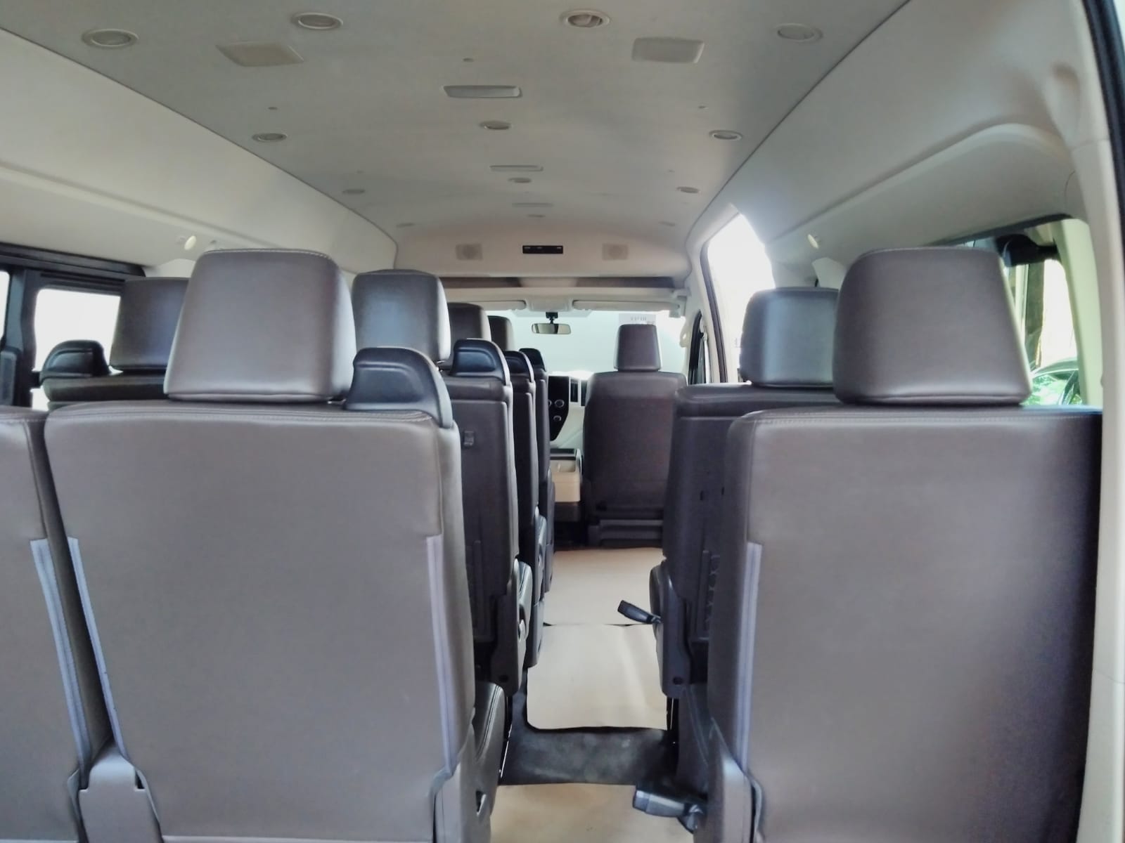 TOYOTA HIACE GL 12 PASAJEROS 2024