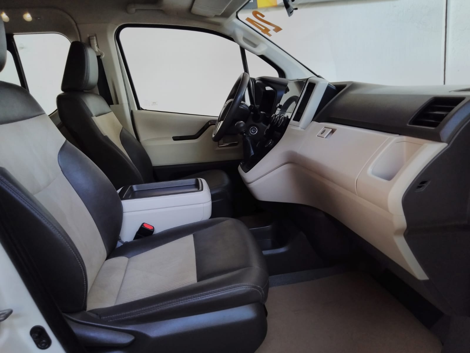 TOYOTA HIACE GL 12 PASAJEROS 2024