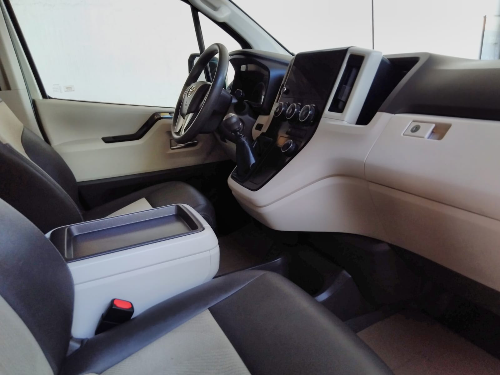 TOYOTA HIACE GL 12 PASAJEROS 2024