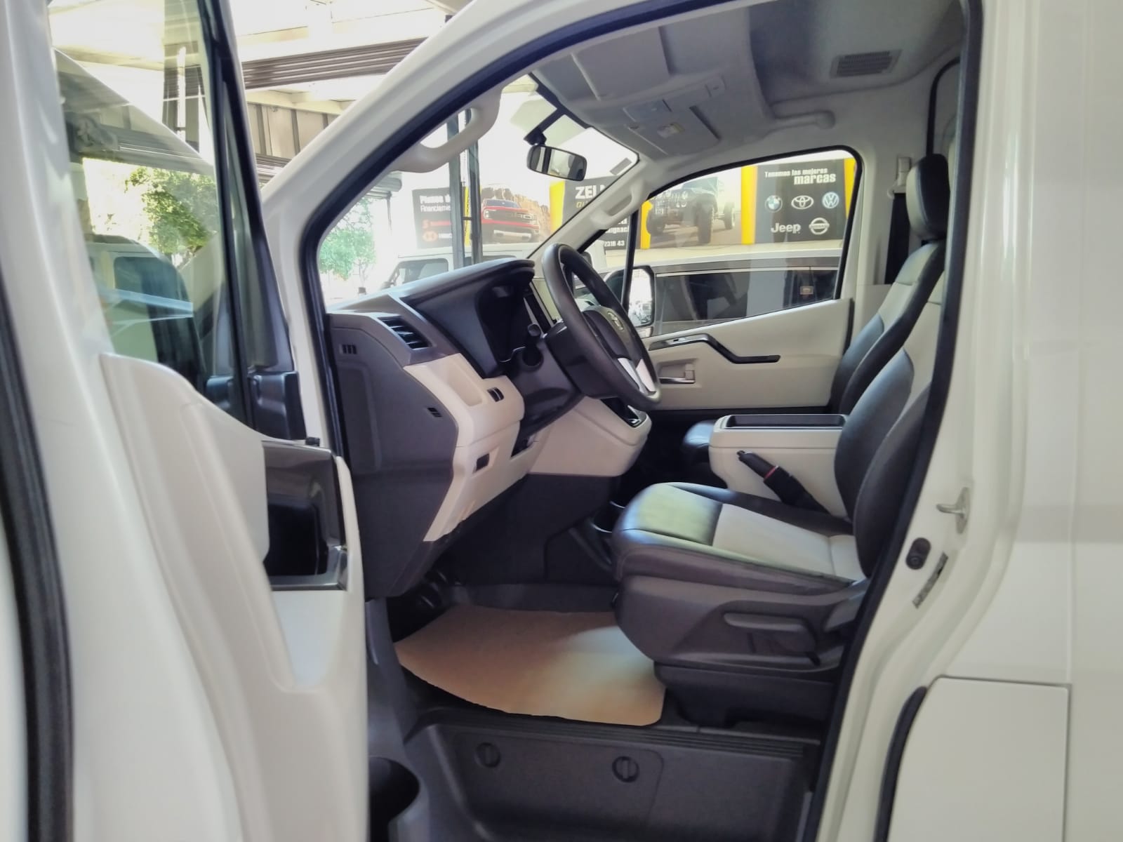 TOYOTA HIACE GL 12 PASAJEROS 2024
