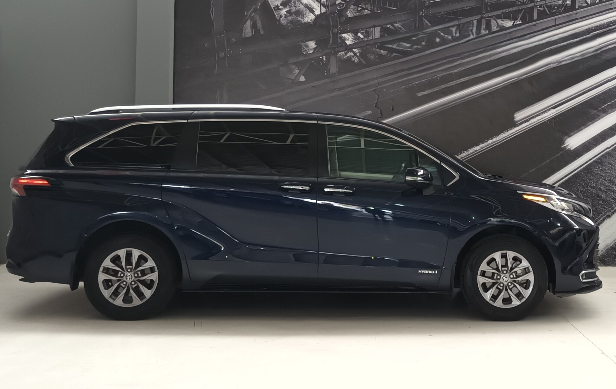 TOYOTA SIENNA LIMITED HEV 2021