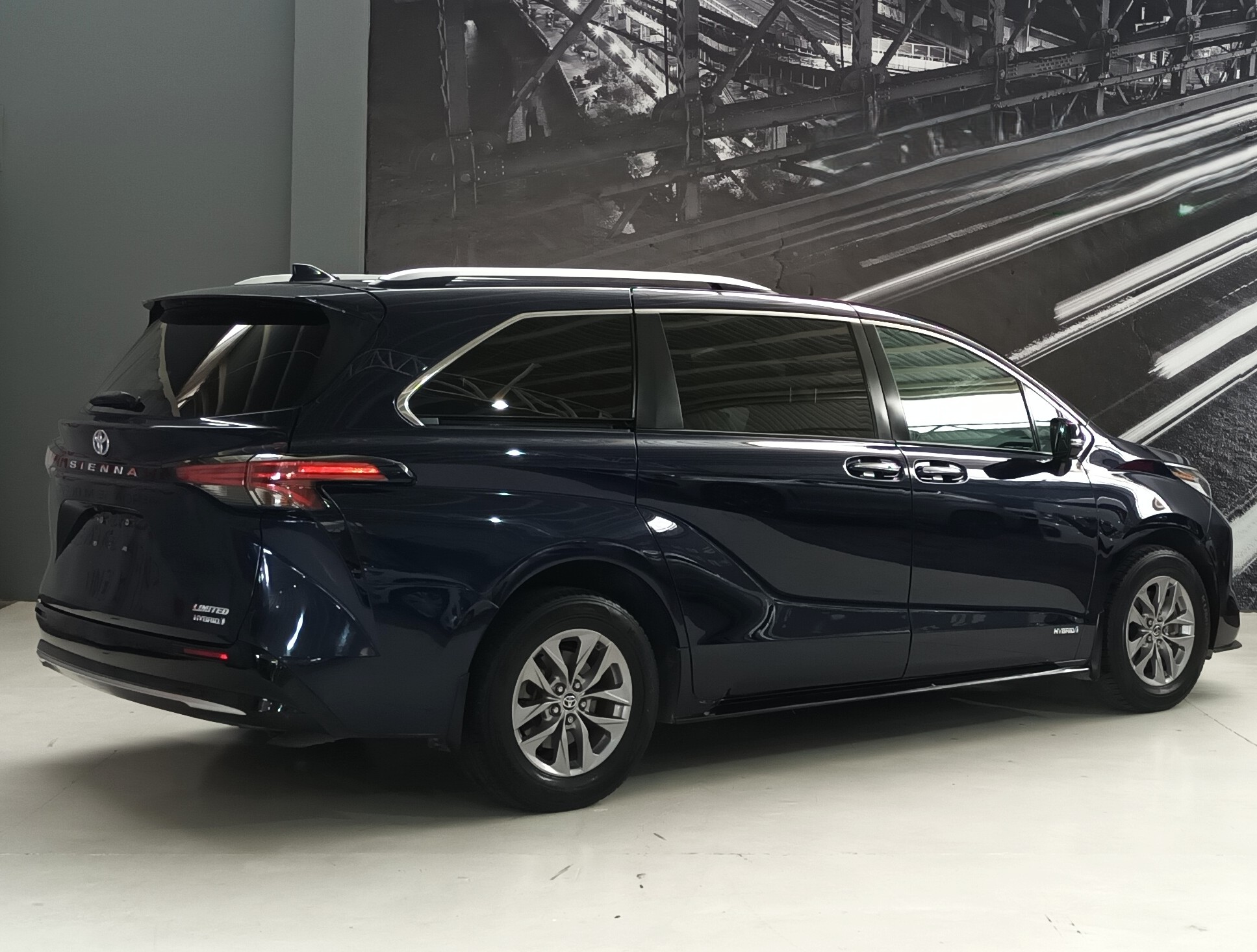 TOYOTA SIENNA LIMITED HEV 2021