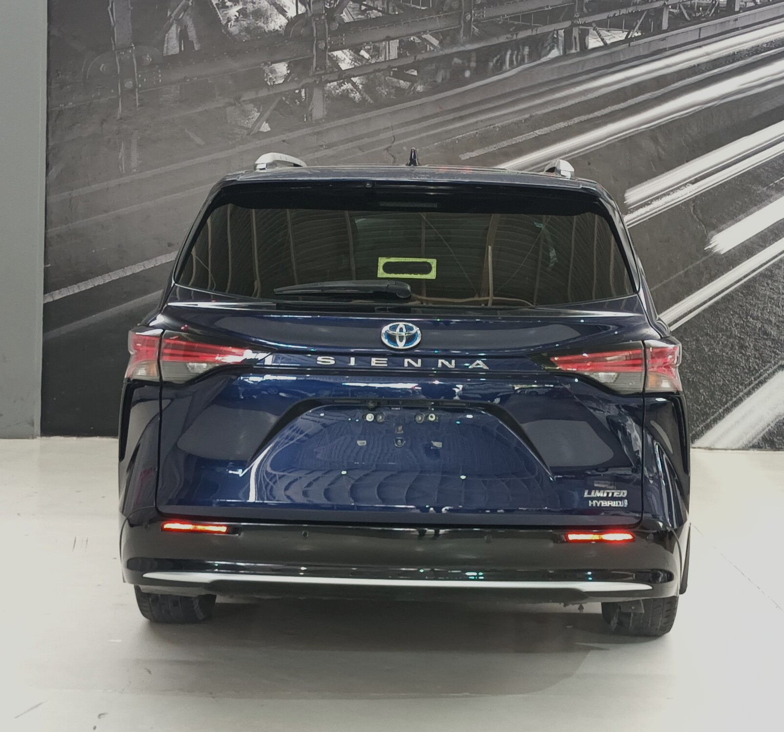 TOYOTA SIENNA LIMITED HEV 2021