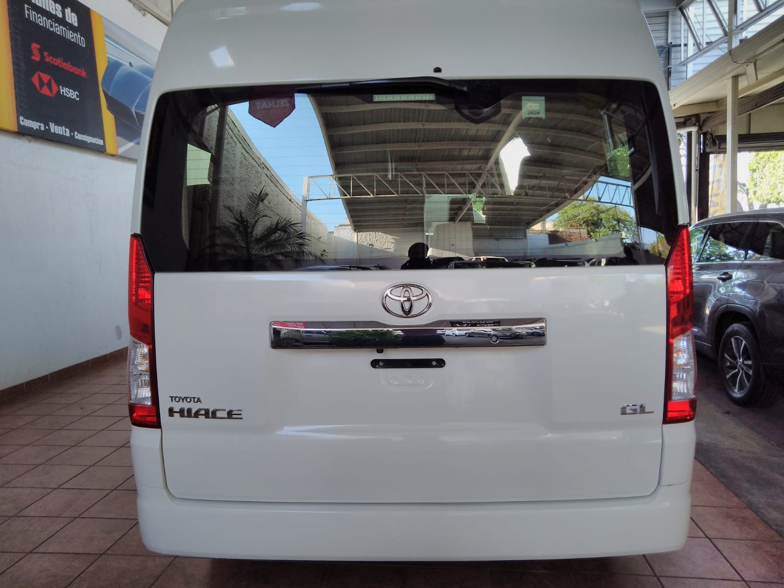 TOYOTA HIACE GL 12 PASAJEROS 2024