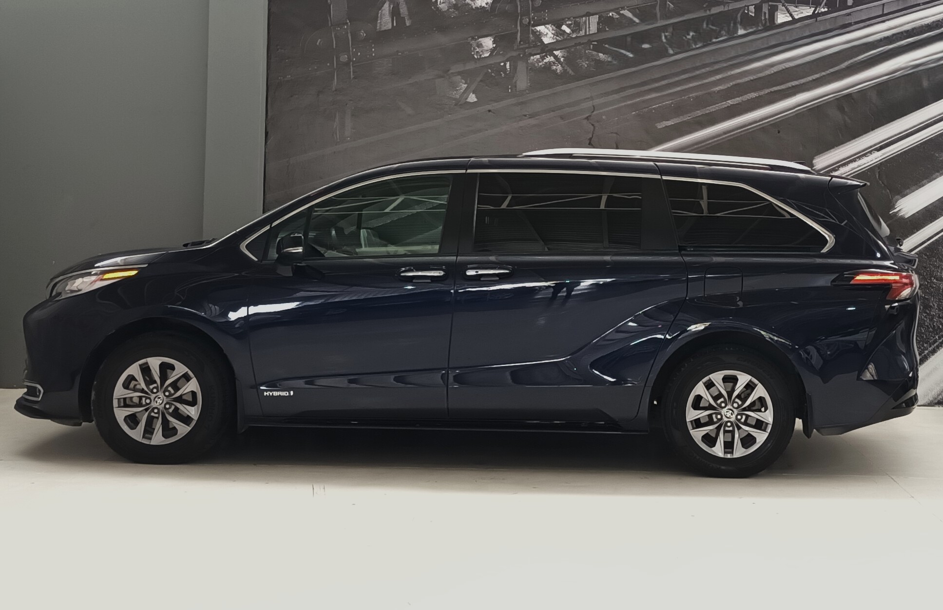 TOYOTA SIENNA LIMITED HEV 2021