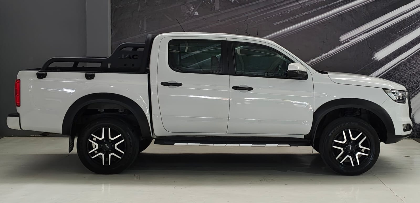 JAC FRISON T8  *2024
